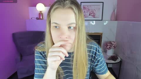 Jade online show from January 2025 01:32:02 PM