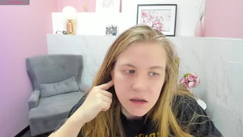 Jade online show from January 2025 09:35:02 PM