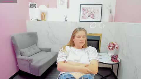 Jade online show from February 2025 04:32:02 PM