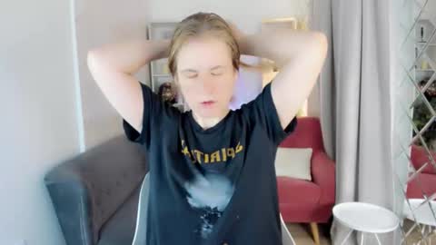 Jade online show from November 2025 01:35:02 PM