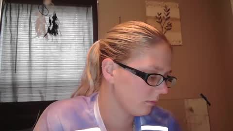 Snapshot of jadeluv chatting on December 2024 06:52:02 PM JadeLuv online show from December 2024 06:52:02 PM