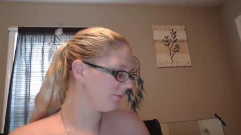 Snapshot of jadeluv chatting on December 2024 05:18:02 PM JadeLuv online show from December 2024 05:18:02 PM