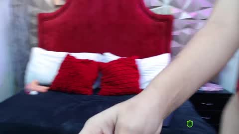 Snapshot of jadewhisper chatting on April 2026 12:20:01 PM Elara online show from April 2026 12:20:01 PM