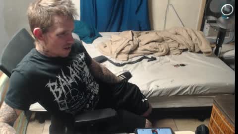 showingitoff online show from November 2025 04:00:01 AM