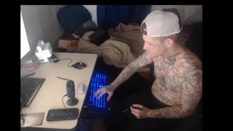 showingitoff online show from December 2025 06:44:01 AM