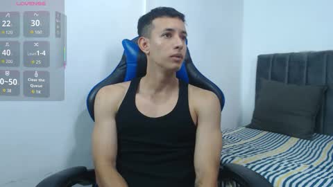 Snapshot of jake_shadow14 chatting on November 2025 10:10:02 PM Hi guys im new 3 online show from November 2025 10:10:02 PM