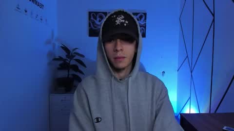 james_adamss_ online show from November 2025 12:06:01 PM