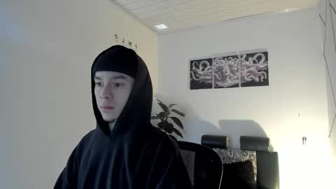 james_adamss_ online show from December 2025 12:14:02 PM