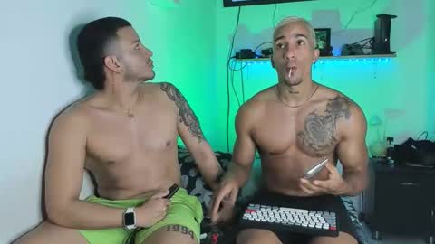 Snapshot of james_and_max chatting on January 2026 04:27:01 AM james_and_max online show from January 2026 04:27:01 AM