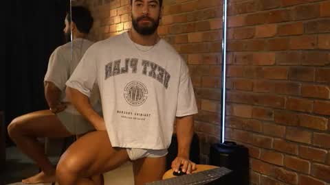 Snapshot of james_axel chatting on October 2025 01:33:02 PM James Axel online show from October 2025 01:33:02 PM