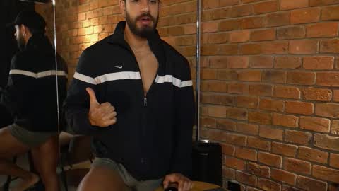 Snapshot of james_axel chatting on October 2025 12:51:01 PM James Axel online show from October 2025 12:51:01 PM