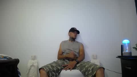 james_x28 online show from October 2025 11:18:02 PM