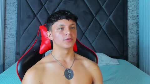 Snapshot of jamesgolden_ chatting on March 2025 01:17:02 PM jamesgolden_ online show from March 2025 01:17:02 PM