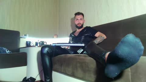 Robbie online show from February 2025 09:15:01 PM