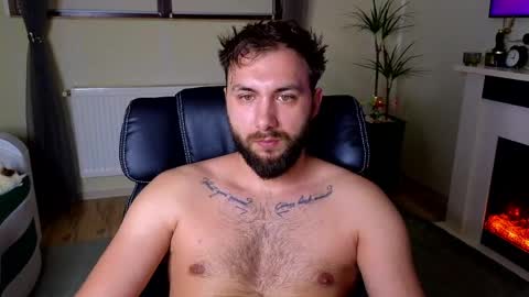 Snapshot of jamienoxus chatting on April 2026 06:03:01 AM Robbie online show from April 2026 06:03:01 AM