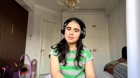 Isabella online show from November 2025 07:41:02 AM