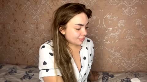 Mia online show from June 2026 05:09:02 AM