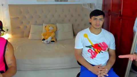 janomar01 online show from November 2025 06:52:02 PM