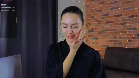 Chloe online show from December 2025 06:52:01 AM