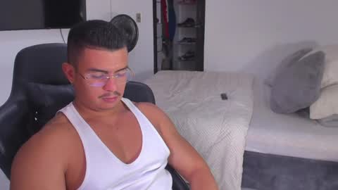 JBrooksXx online show from January 2025 07:03:01 PM