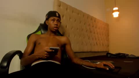 jax_maliq online show from November 2025 02:03:02 AM