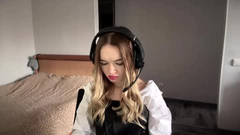 Hi Im Mishel 18 years old online show from November 2025 08:46:01 AM