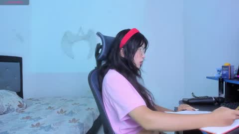 Snapshot of jazmin_blue_ chatting on December 2024 10:04:01 PM Jazmin online show from December 2024 10:04:01 PM