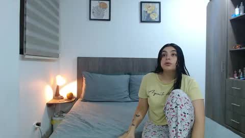 Snapshot of jazmin_dharius chatting on April 2026 02:38:02 AM Jazmin and Scarlett online show from April 2026 02:38:02 AM