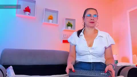 Jazmin online show from March 2026 12:42:01 PM