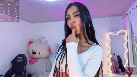 Jazmin  online show from November 2025 11:51:02 AM