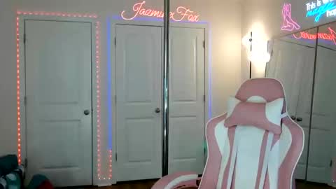 Jazmine Fox online show from May 2026 03:53:01 PM