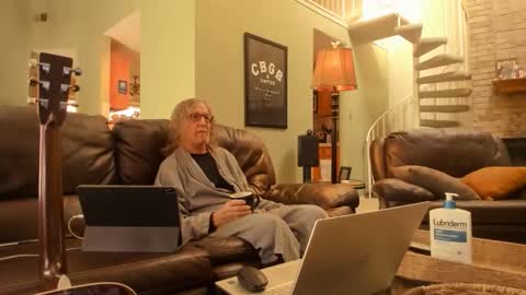 Snapshot of jdineuless chatting on November 2025 03:03:01 PM JDinEuless online show from November 2025 03:03:01 PM