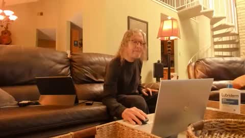 Snapshot of jdineuless chatting on December 2025 04:47:01 PM JDinEuless online show from December 2025 04:47:01 PM