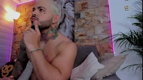 Snapshot of jean_lopez chatting on April 2026 05:47:02 AM Jean axelcrow Modelo Independiente online show from April 2026 05:47:02 AM