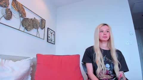 Snapshot of jean_mokujin chatting on February 2025 03:55:02 AM Akila and Daria online show from February 2025 03:55:02 AM