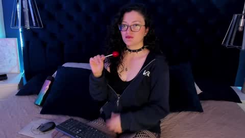 Jean online show from December 2024 10:36:02 PM