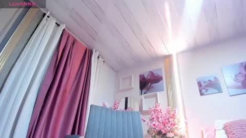 Angie online show from September 2025 07:50:02 PM