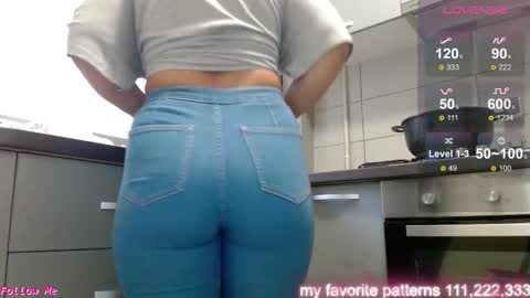 Snapshot of jeniffer1313 chatting on October 2025 06:13:02 AM jen online show from October 2025 06:13:02 AM