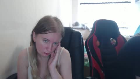 Snapshot of jenisandpeter chatting on September 2025 07:19:01 AM JenisAndPeter online show from September 2025 07:19:01 AM