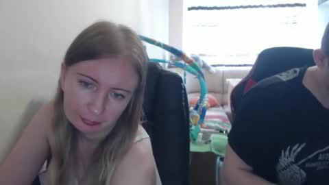 Snapshot of jenisandpeter chatting on September 2025 07:19:01 AM JenisAndPeter online show from September 2025 07:19:01 AM