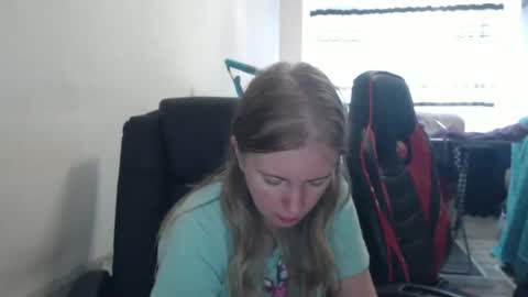 Snapshot of jenisandpeter chatting on September 2025 06:02:02 AM JenisAndPeter online show from September 2025 06:02:02 AM