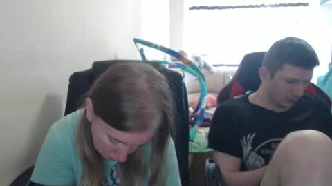 Snapshot of jenisandpeter chatting on September 2025 06:48:02 AM JenisAndPeter online show from September 2025 06:48:02 AM