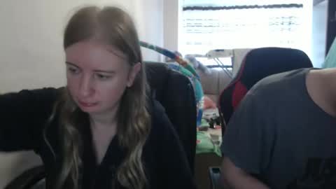 Snapshot of jenisandpeter chatting on September 2025 05:42:01 AM JenisAndPeter online show from September 2025 05:42:01 AM