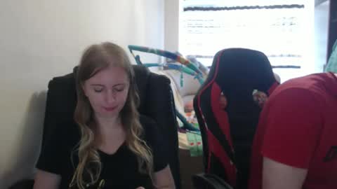 Snapshot of jenisandpeter chatting on September 2025 06:16:02 AM JenisAndPeter online show from September 2025 06:16:02 AM