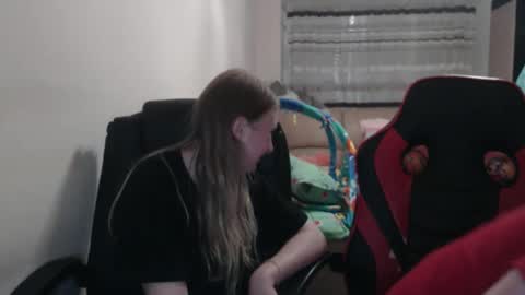 Snapshot of jenisandpeter chatting on September 2025 07:28:02 PM JenisAndPeter online show from September 2025 07:28:02 PM