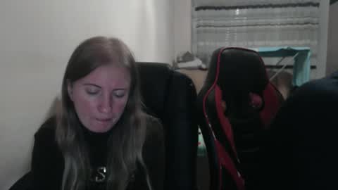 Snapshot of jenisandpeter chatting on October 2025 07:42:02 PM JenisAndPeter online show from October 2025 07:42:02 PM