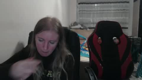 Snapshot of jenisandpeter chatting on October 2025 07:54:01 PM JenisAndPeter online show from October 2025 07:54:01 PM