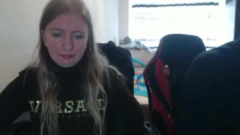 Snapshot of jenisandpeter chatting on October 2025 08:11:02 AM JenisAndPeter online show from October 2025 08:11:02 AM