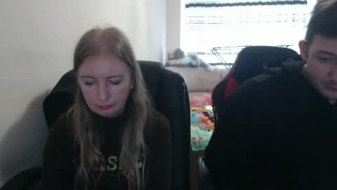 Snapshot of jenisandpeter chatting on October 2025 07:06:02 AM JenisAndPeter online show from October 2025 07:06:02 AM