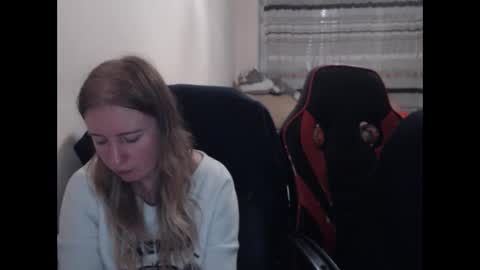 Snapshot of jenisandpeter chatting on October 2025 07:12:02 PM JenisAndPeter online show from October 2025 07:12:02 PM